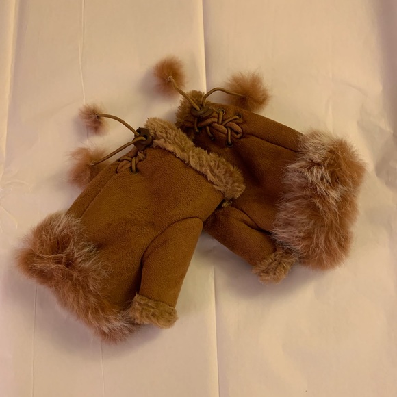NWOT Genuine Rabbit Fur & faux suede fingerless gloves - Picture 3 of 5